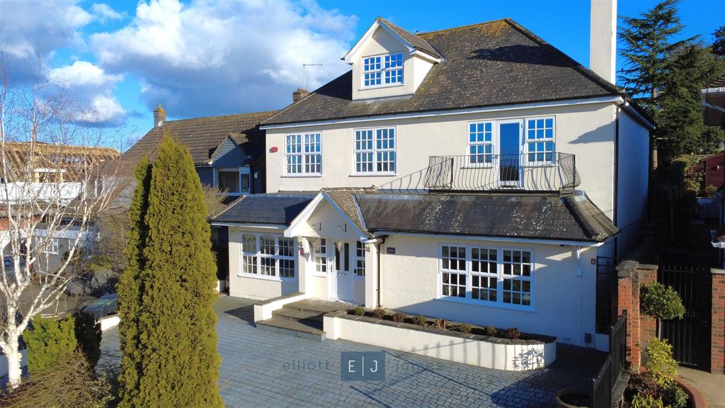 Property photo 2 of 33