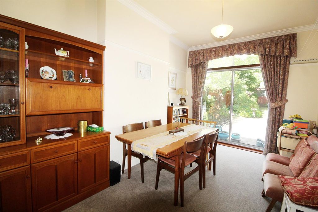 Property photo 3 of 12 Dining Room E.Jpg