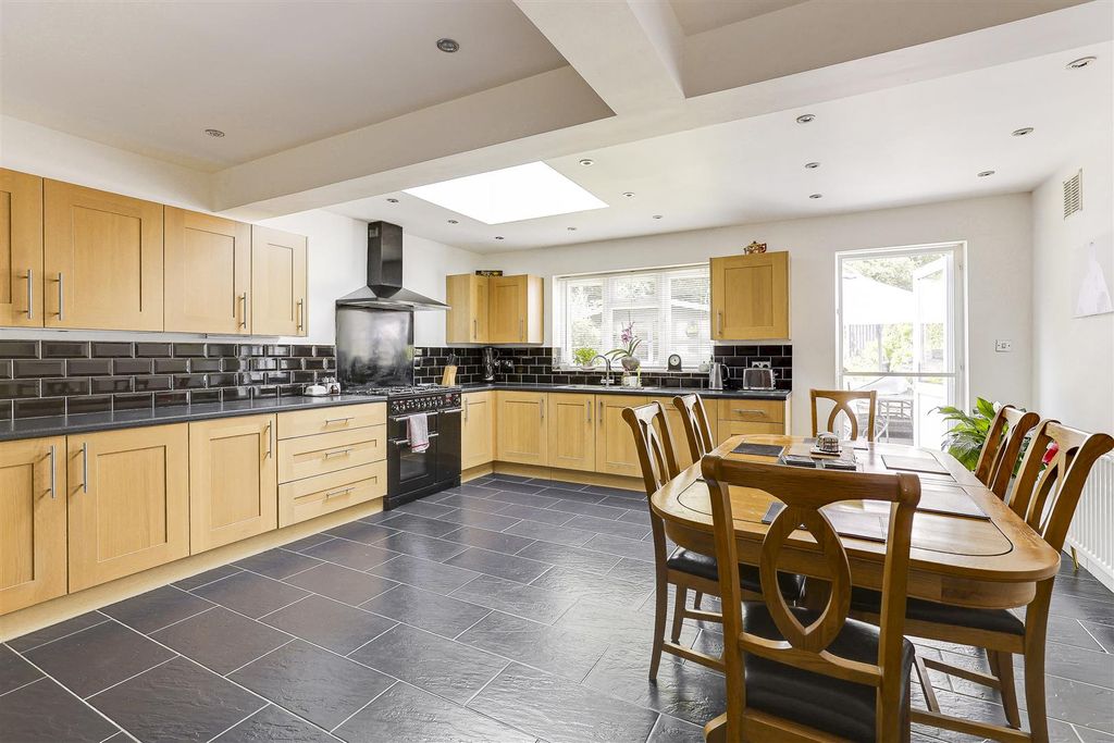 Property photo 2 of 35 Cotswold_19.Jpg