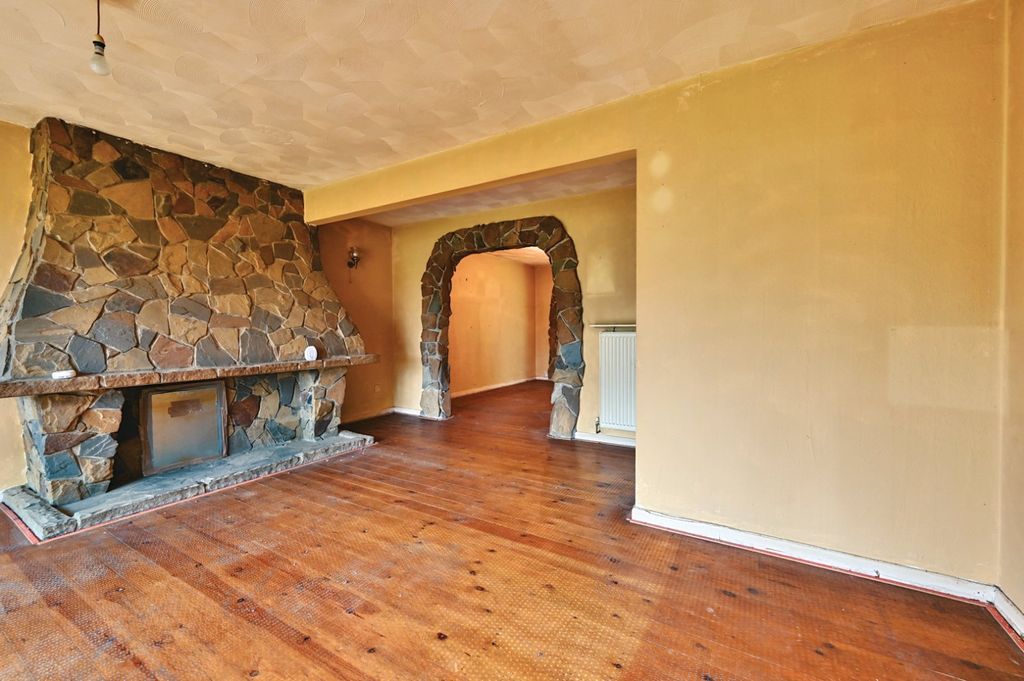 Property photo 3 of 21 Lounge Alt