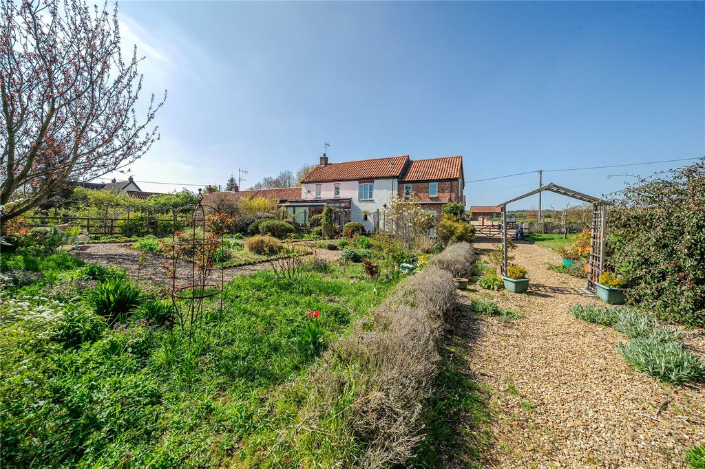 Property photo 2 of 24 Redhill Barn