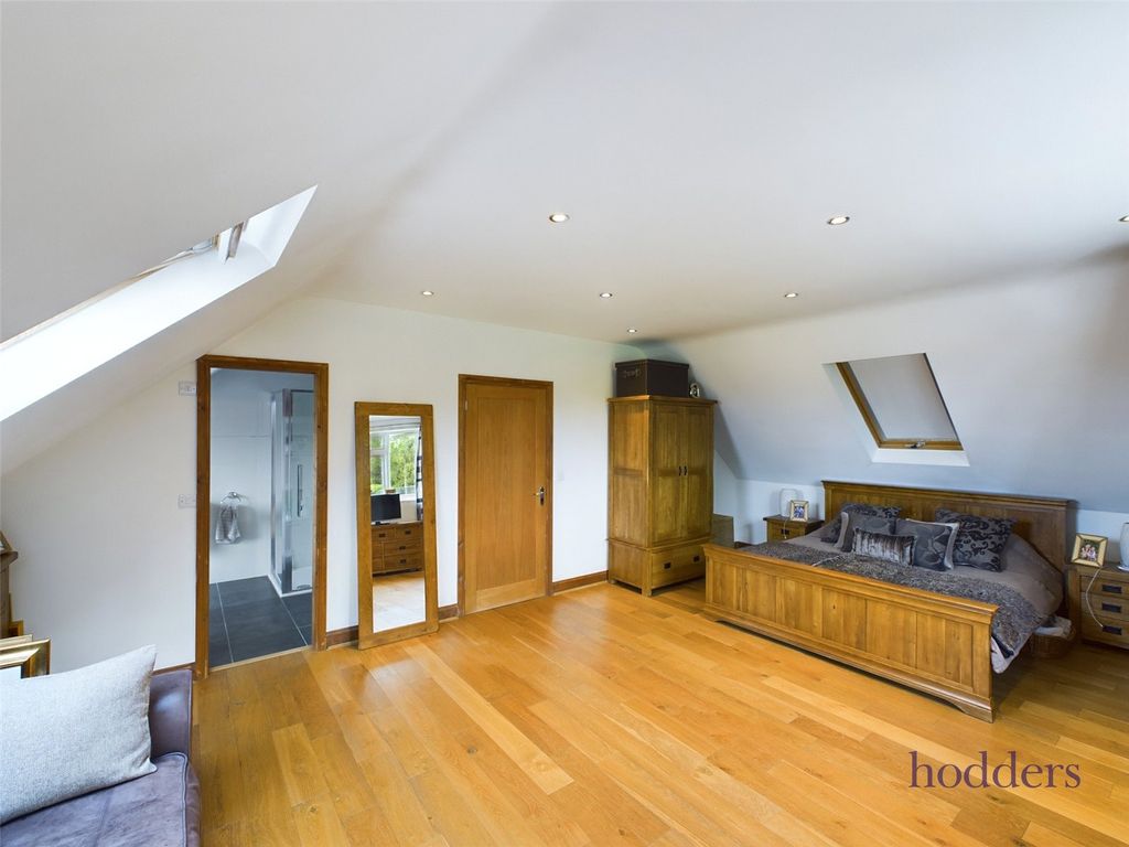 Property photo 3 of 35 Picture No. 37