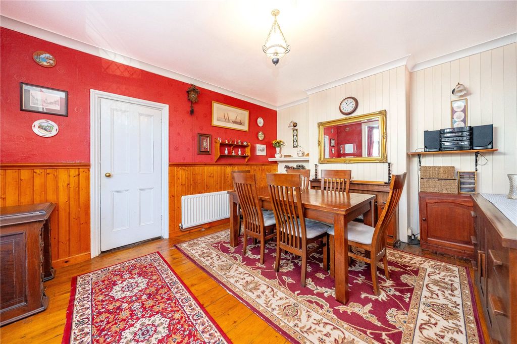 Property photo 3 of 16 Internal