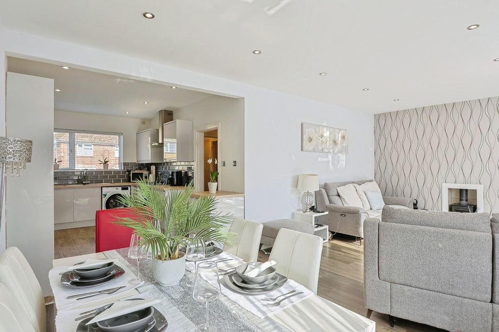 Property photo 3 of 18 Pbox-Img.Jpg