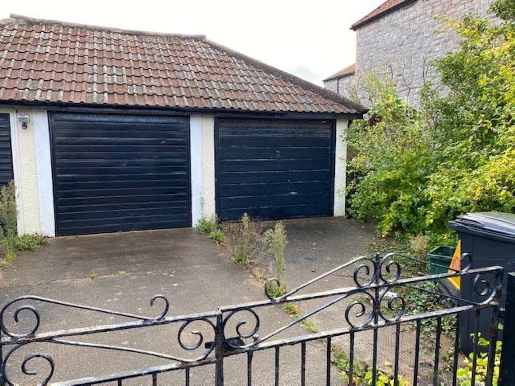 Property photo 1 of 1 Garage Severn