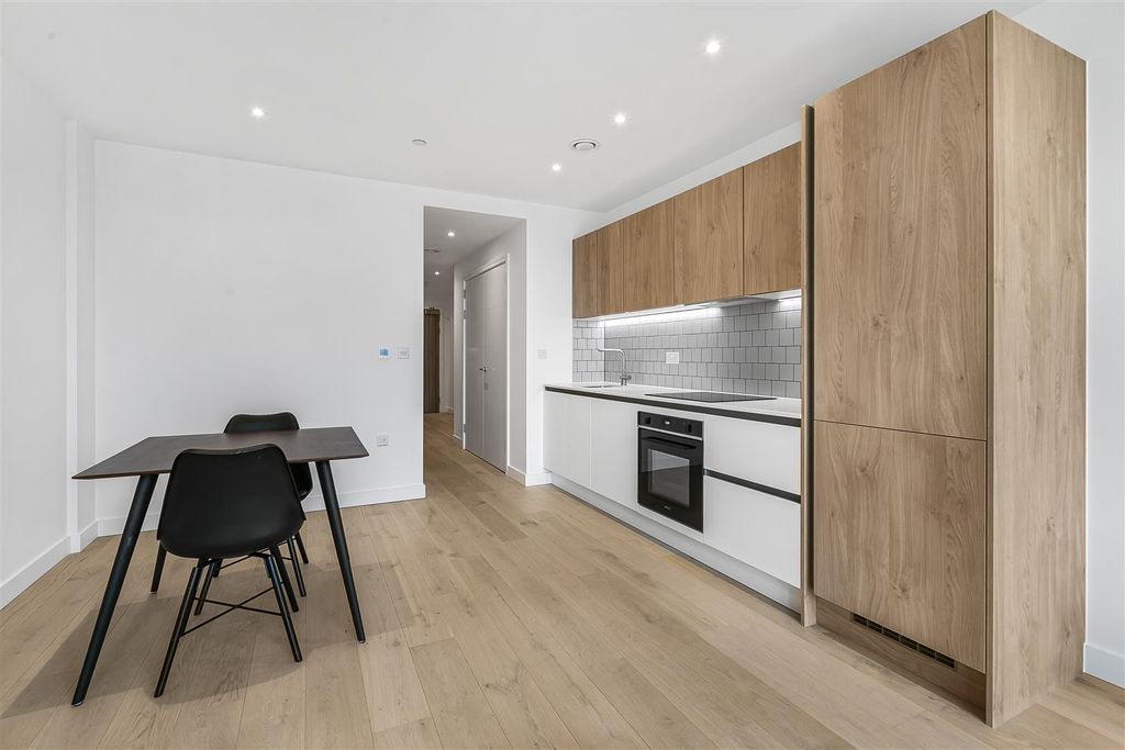 Property photo 3 of 32 Kitchen