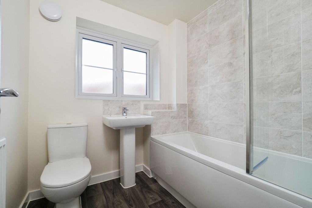 Property photo 3 of 14 Bathroom