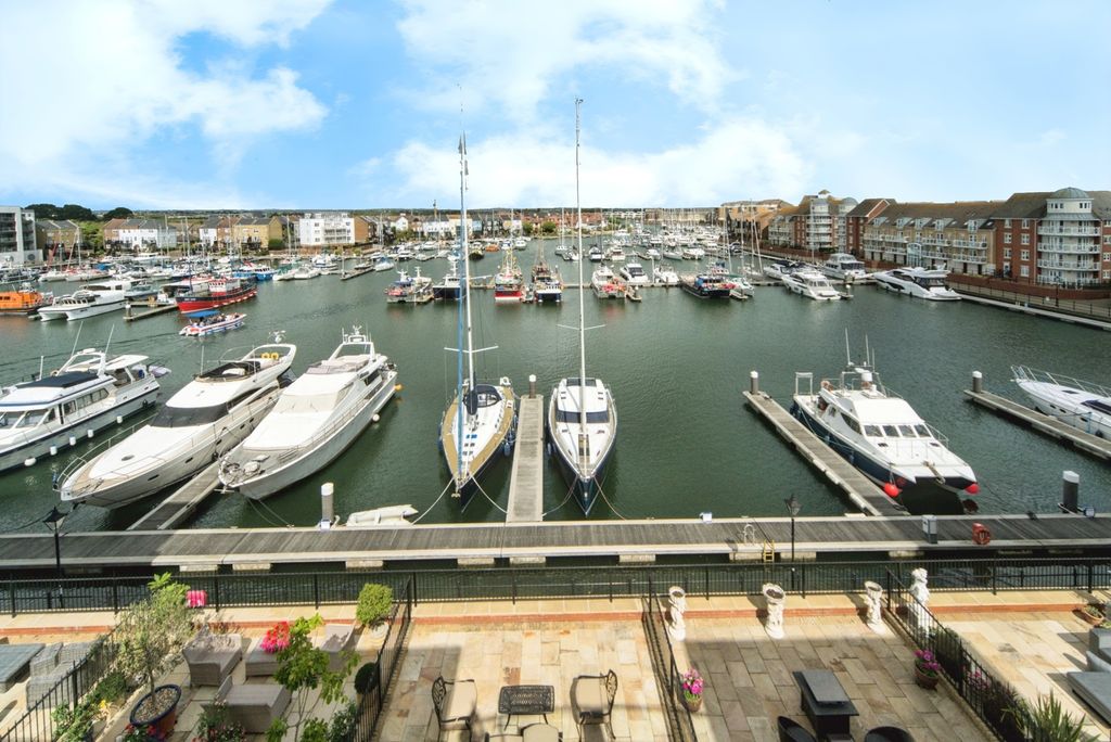 Property photo 3 of 17 Photo