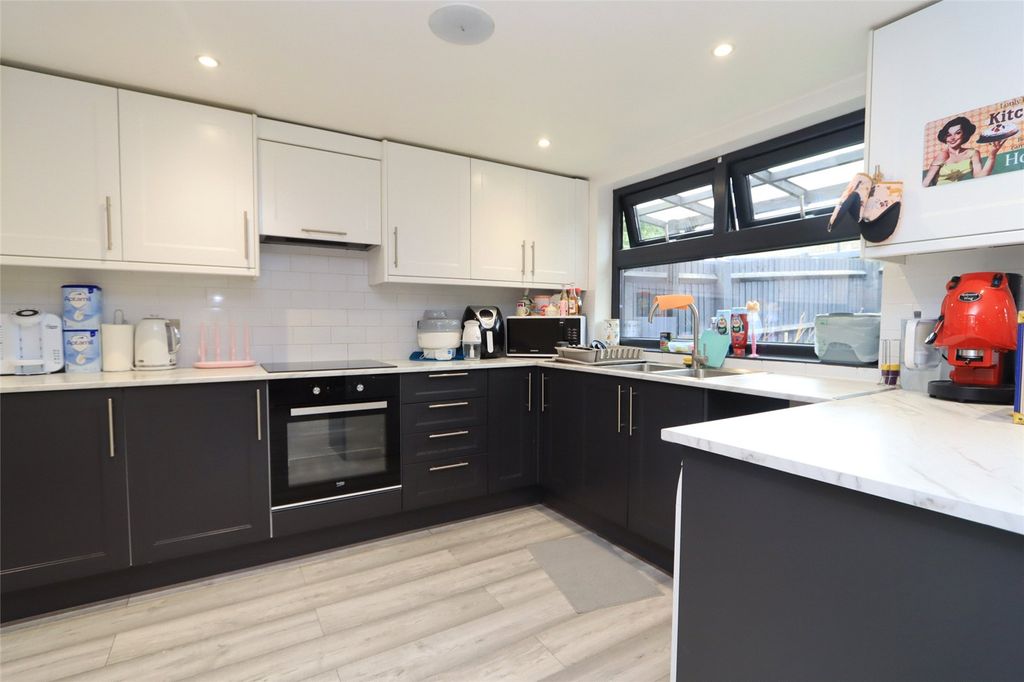 Property photo 2 of 14 Kitchen