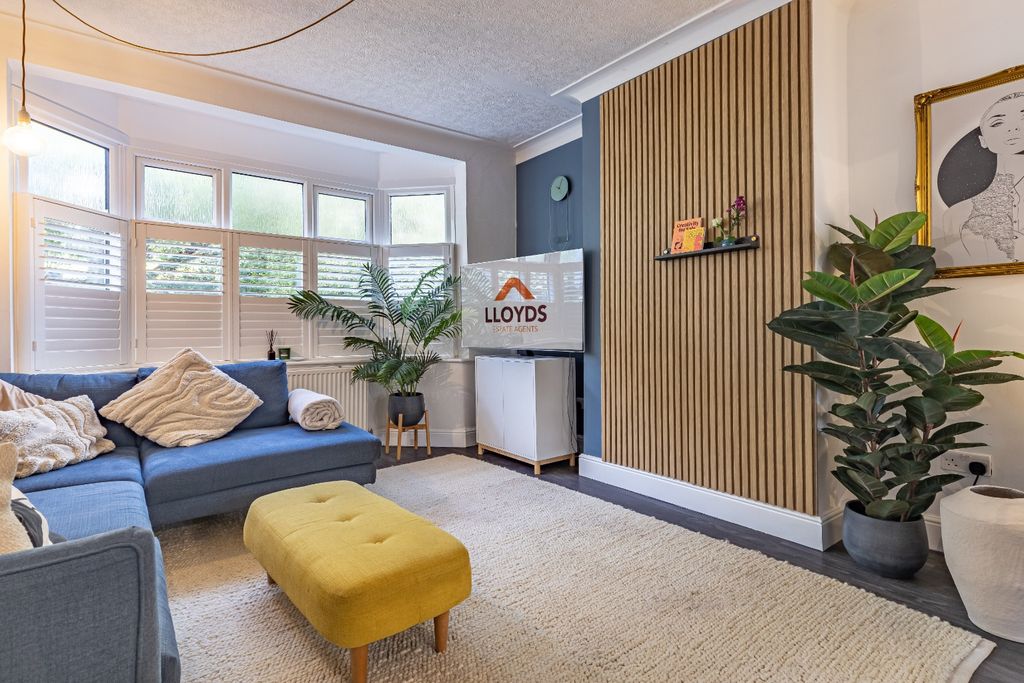 Property photo 2 of 28 5502382