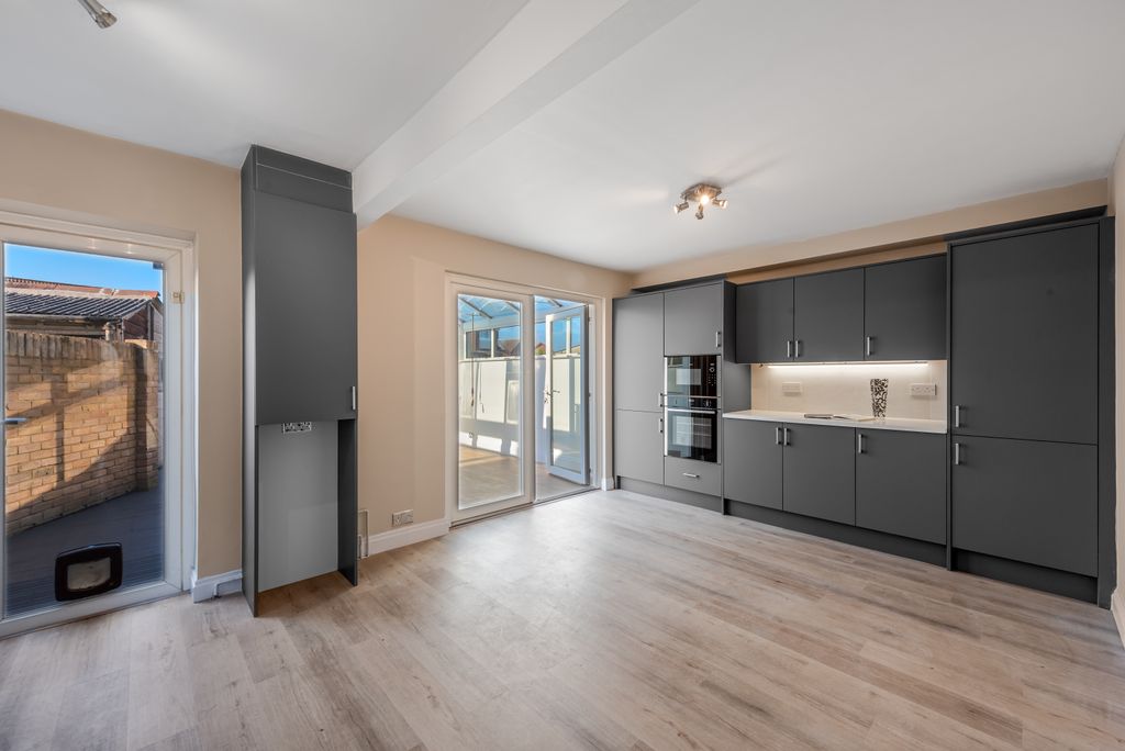 Property photo 2 of 21 Dsc_0937 Copy.Jpg