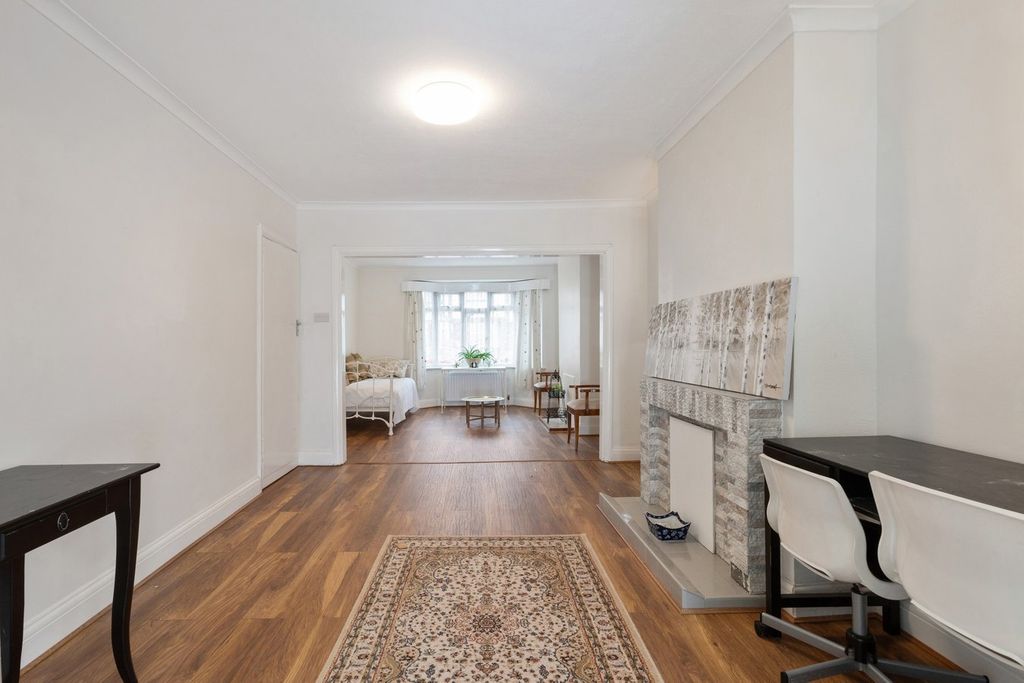 Property photo 3 of 23