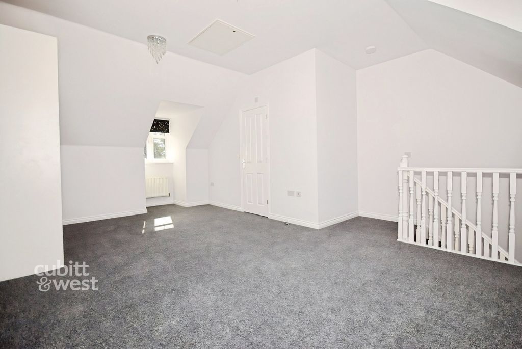 Property photo 3 of 12 8778B422-8