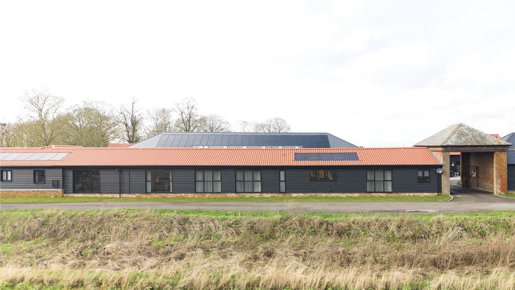 Property photo 3 of 25 Picture No. 04