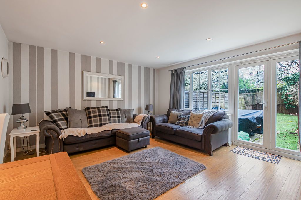 Property photo 2 of 18 Living Room