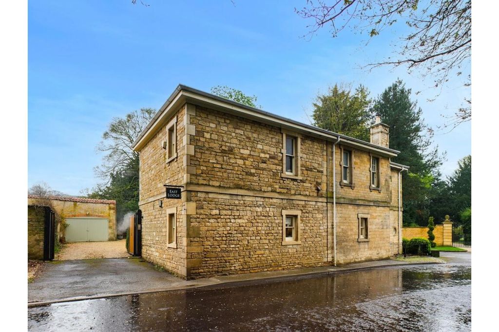 Property photo 2 of 24