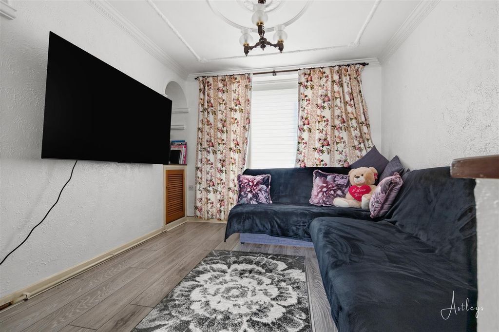 Property photo 2 of 17 Living Room