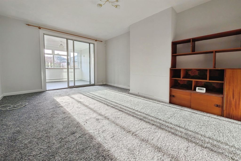 Property photo 3 of 11 (Main)