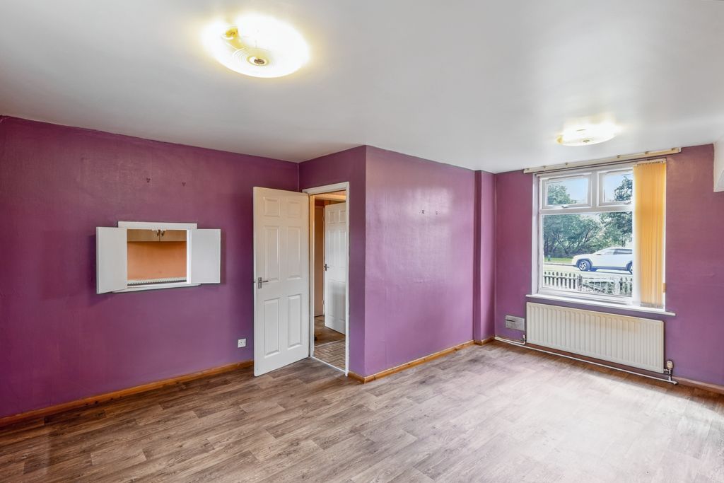 Property photo 3 of 16 21 The Fleet, Redcar, Cleveland, Middlesbrough, Ts10 5Pf