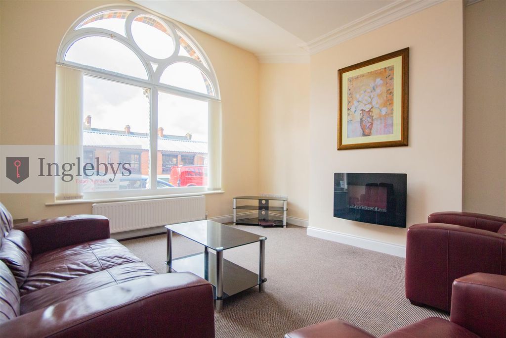 Property photo 3 of 55 Ground Floor Flat