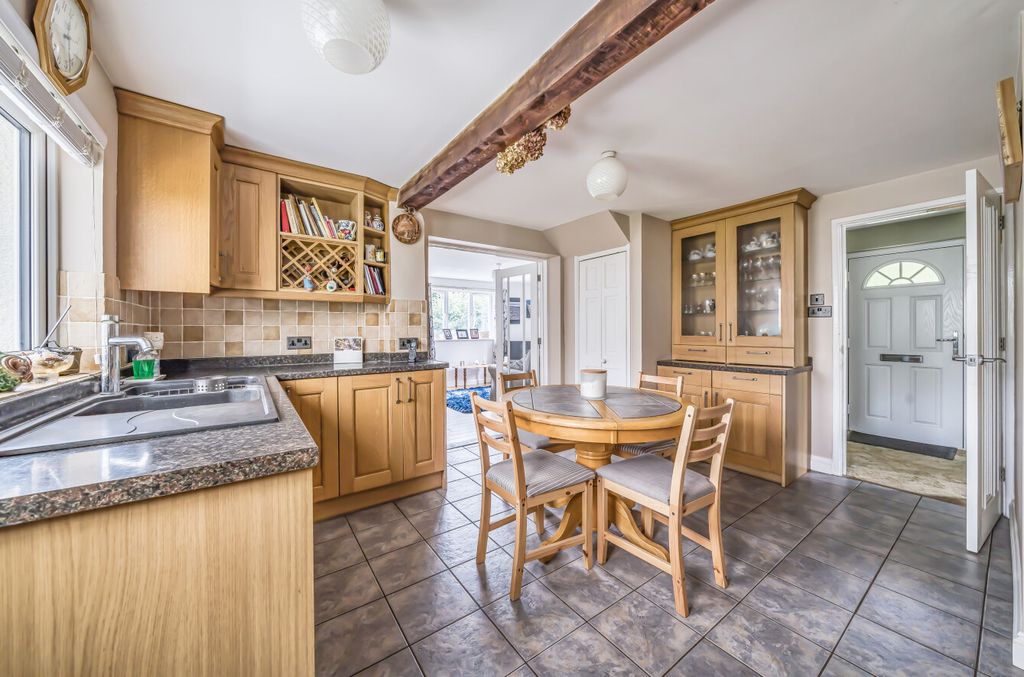 Property photo 3 of 24 Oakford, Seddons