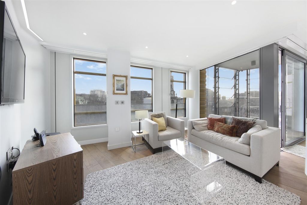 Property photo 1 of 15 Flat 37, 5 Central St. Giles Piazza - Qcju0Nzdj2Sj