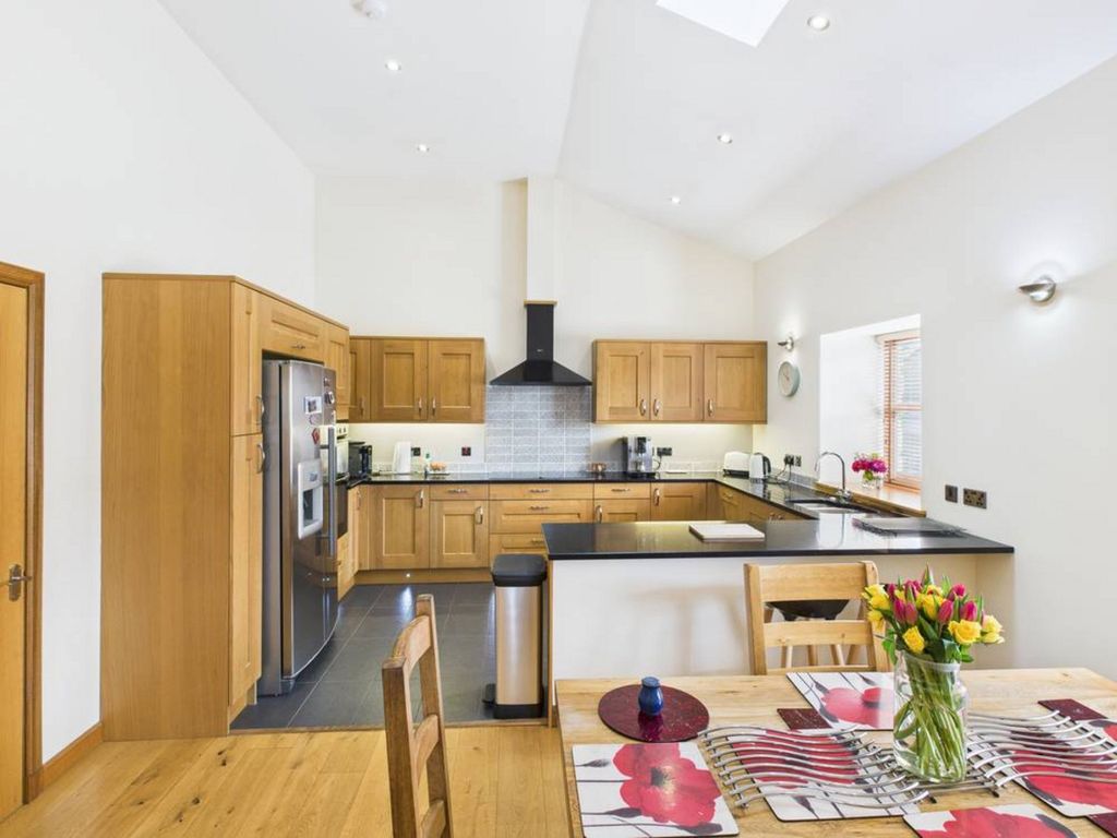 Property photo 2 of 36