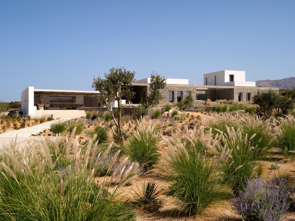 Property photo 2 of 39