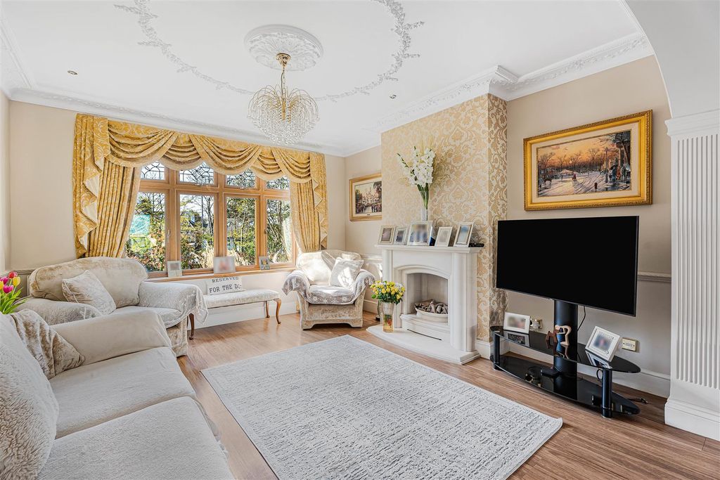 Property photo 3 of 42