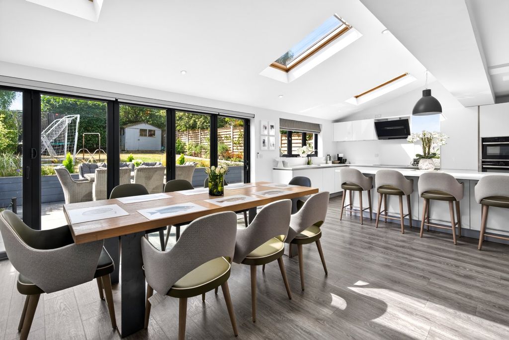 Property photo 3 of 17 Dining/Kitchen