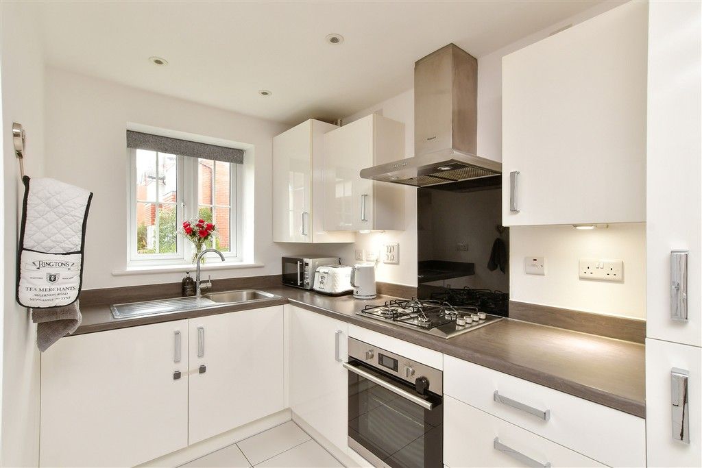 Property photo 3 of 13 Living Room/ Kitchen