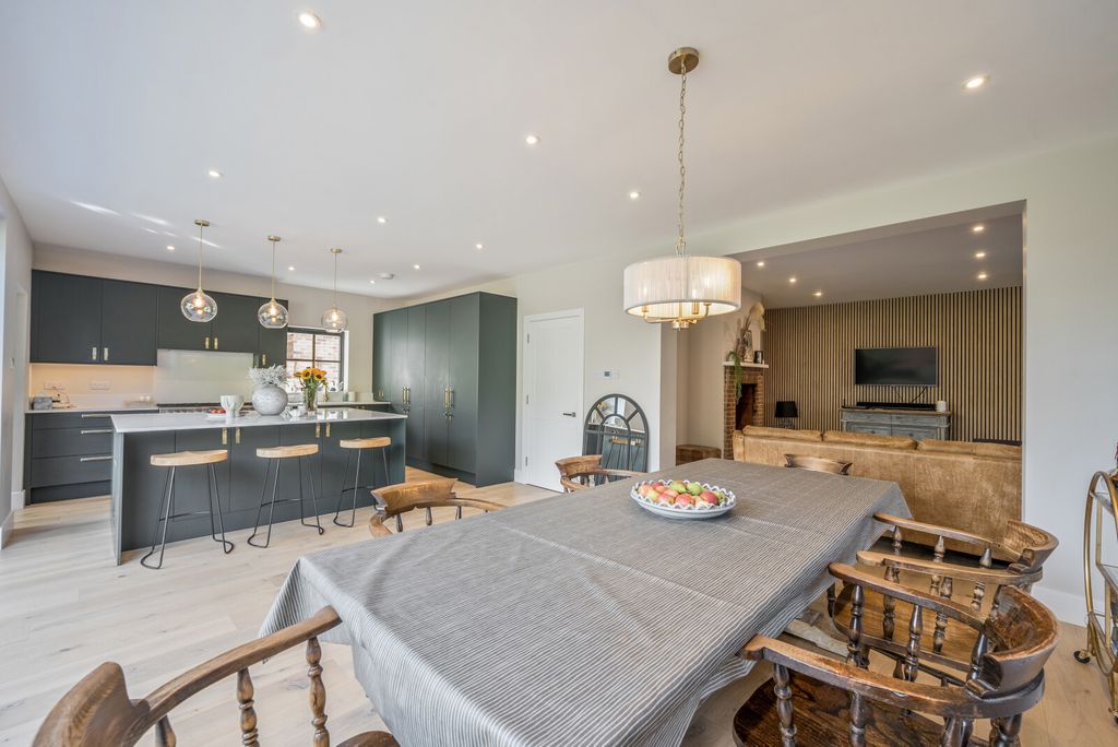 Property photo 2 of 28 1350083-14-68c00B...