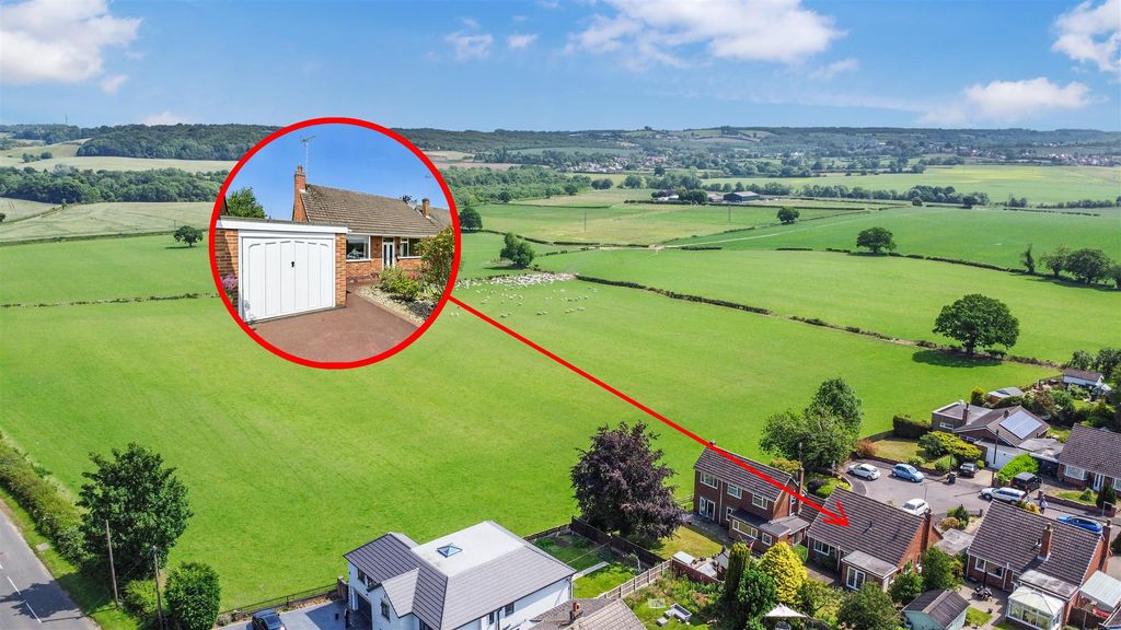 Property photo 1 of 32 York Close (5).Jpg