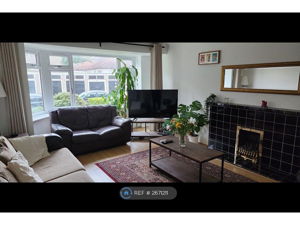 Property photo 1 of 16 Living Room