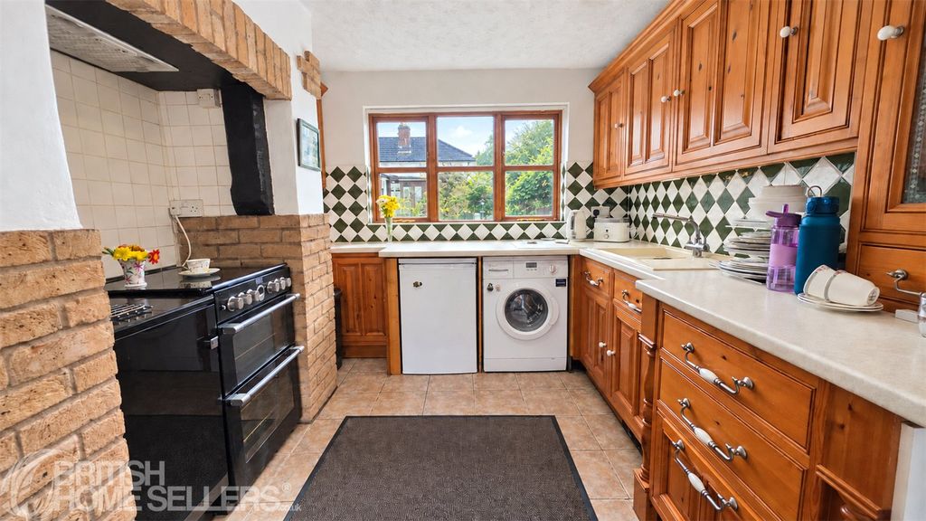 Property photo 2 of 18 Picture No. 12
