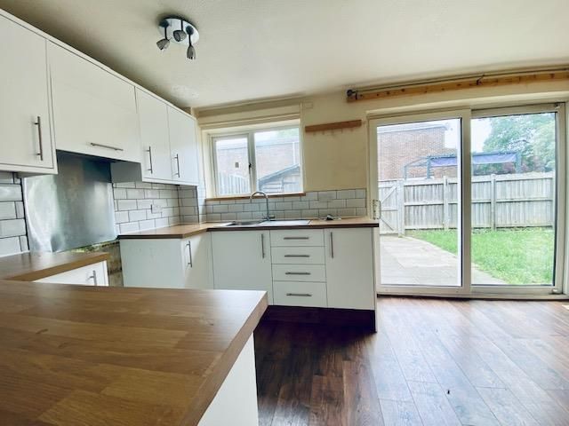 Property photo 3 of 14 Kitchen