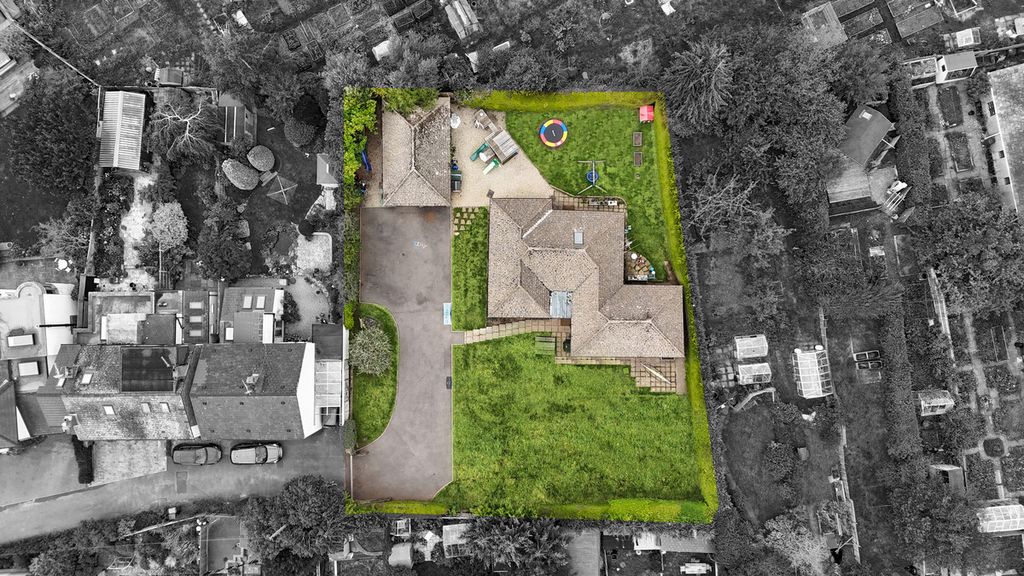 Property photo 3 of 28