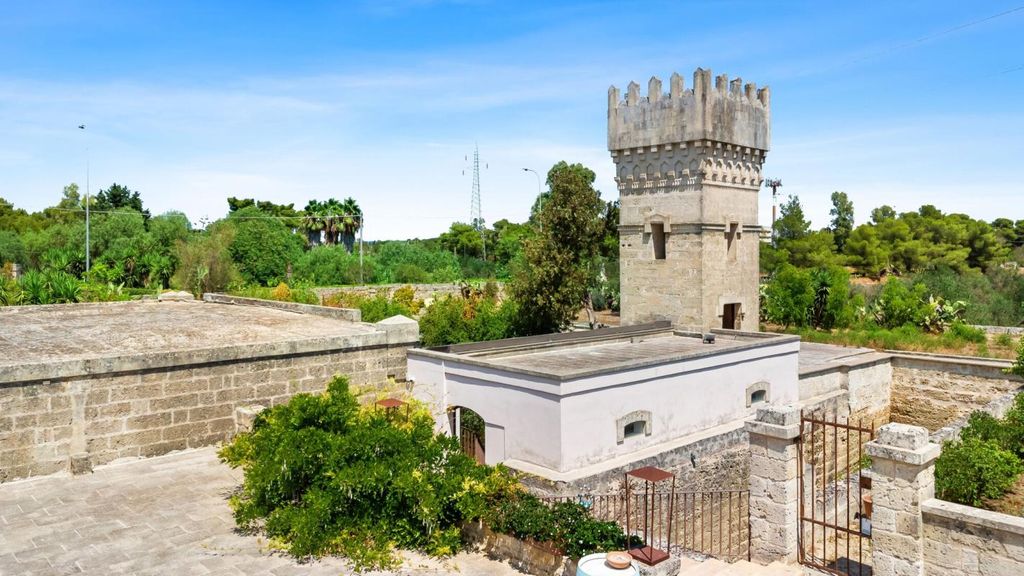 Property photo 2 of 40