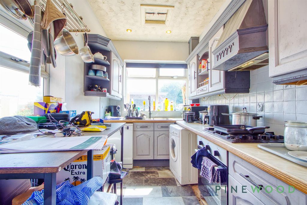 Property photo 3 of 12 Kitchen