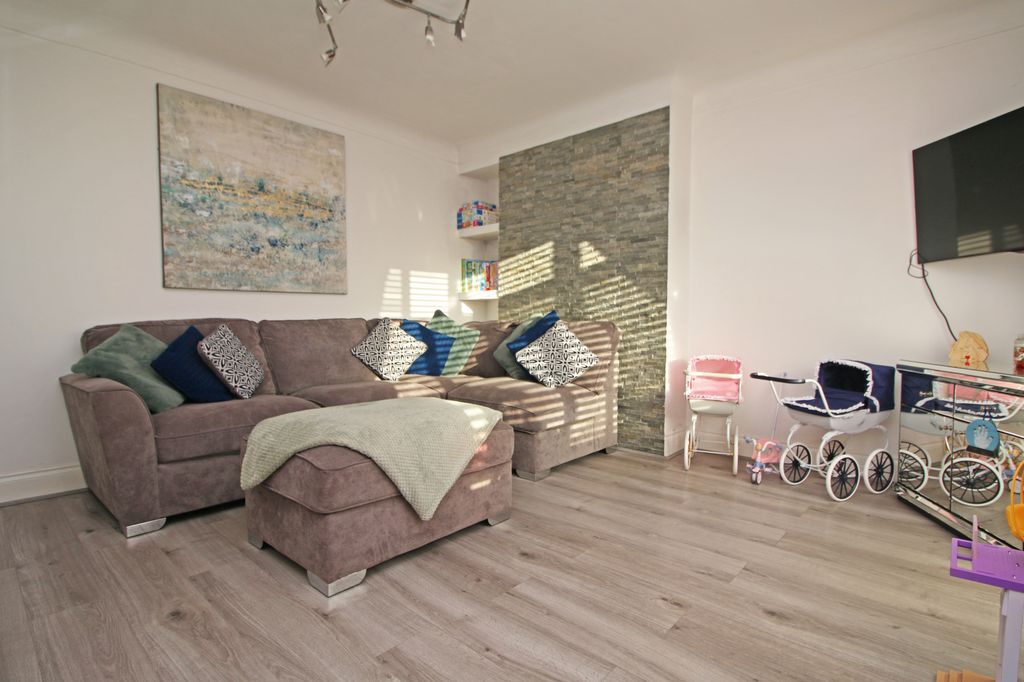 Property photo 2 of 22