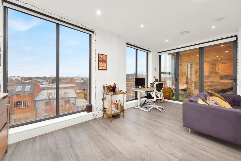 Property photo 1 of 17