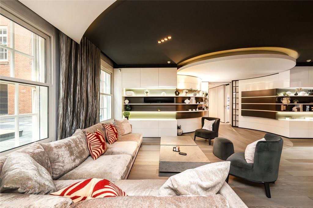 Property photo 1 of 15 Reception