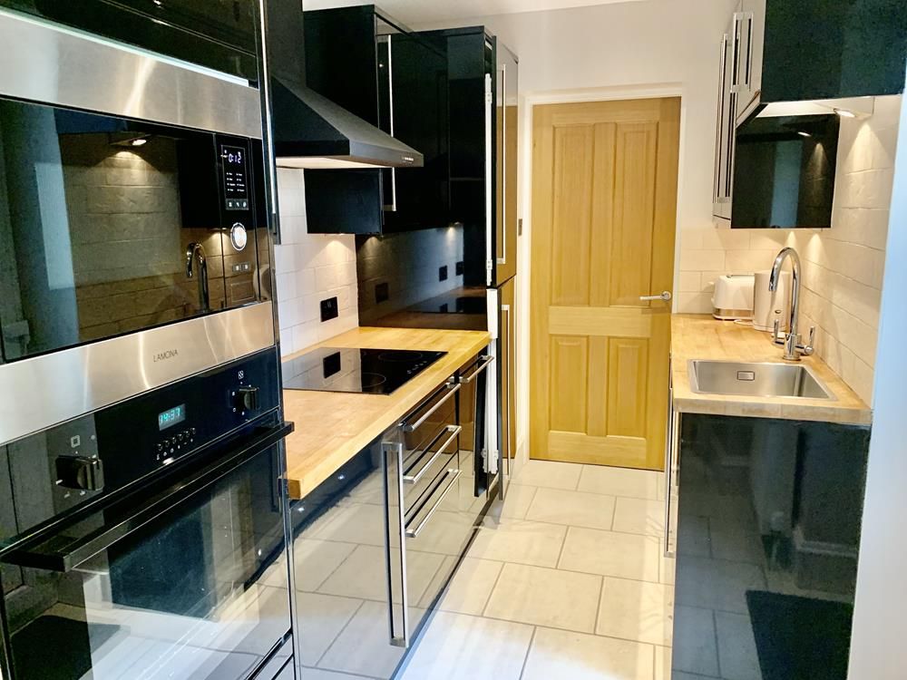 Property photo 1 of 7 Kitchen