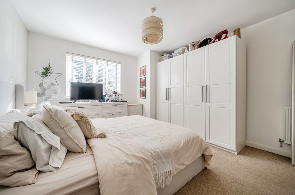 Additional image 8 of 2 bed flat for saleWickham Road, Fareham, Hampshire PO16