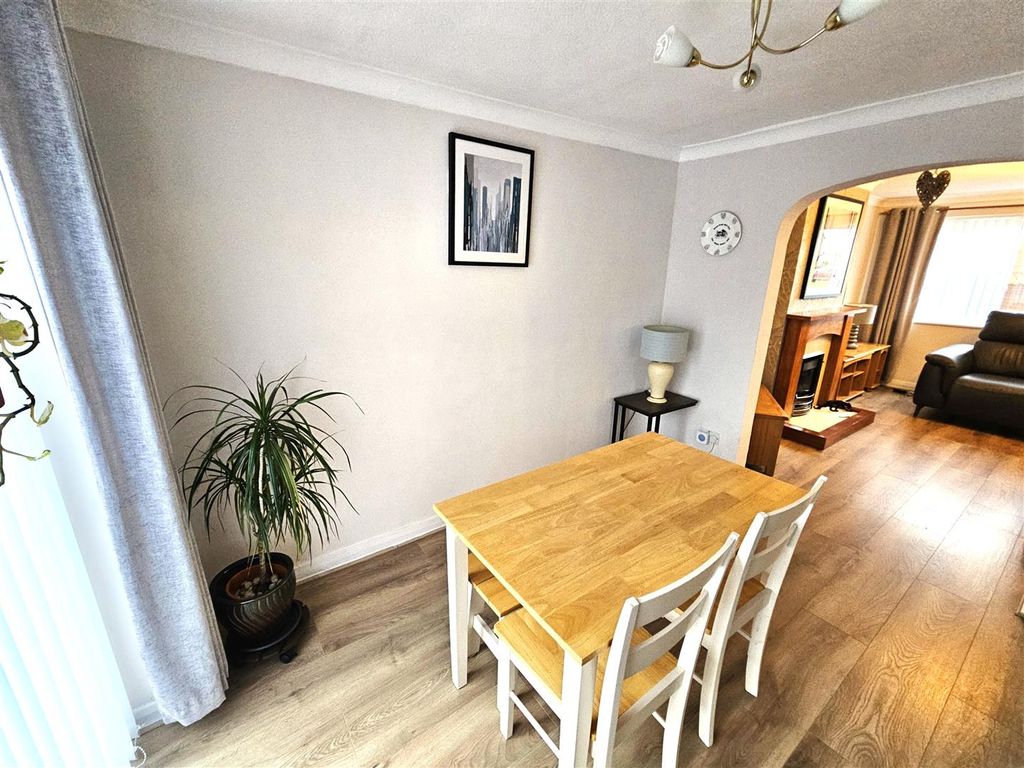 Property photo 3 of 16 Dining Room.Jpg