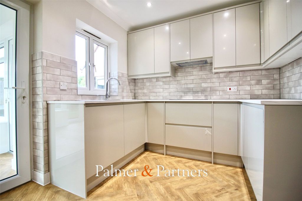 Property photo 2 of 15 Picture No. 11