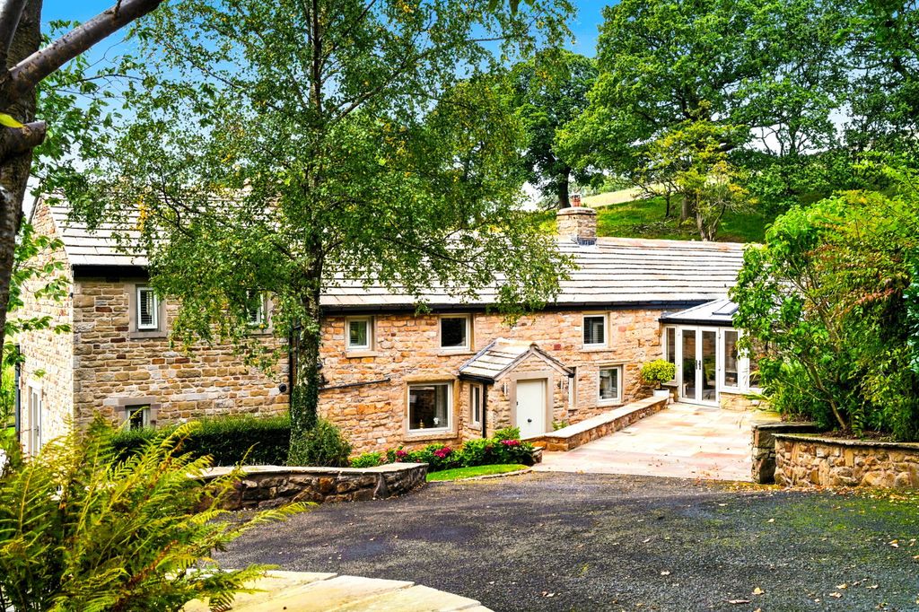 Property photo 1 of 95