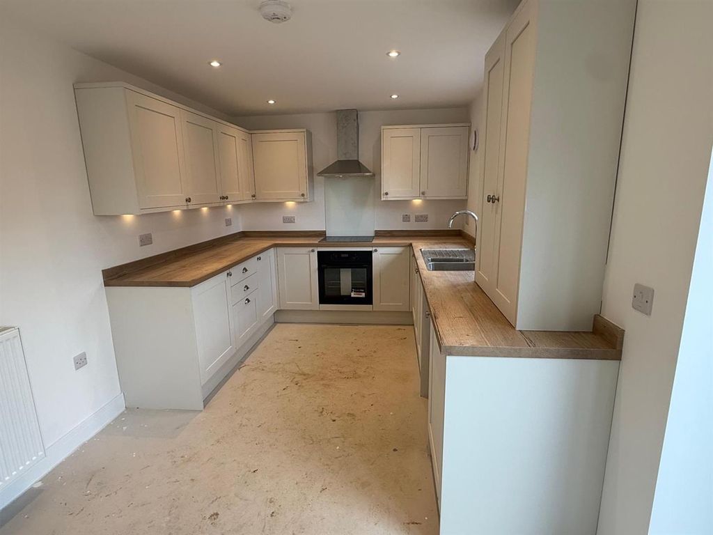 Property photo 3 of 13 Plot 299 Kitchen.Jpeg