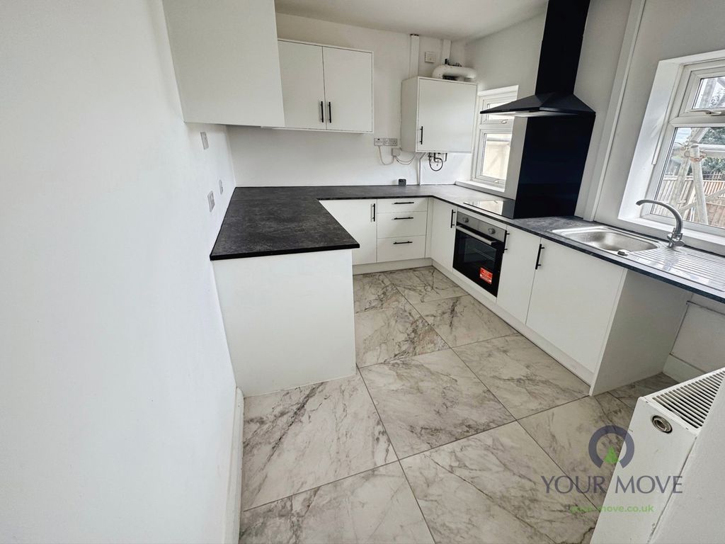 Property photo 3 of 9 Kitchen