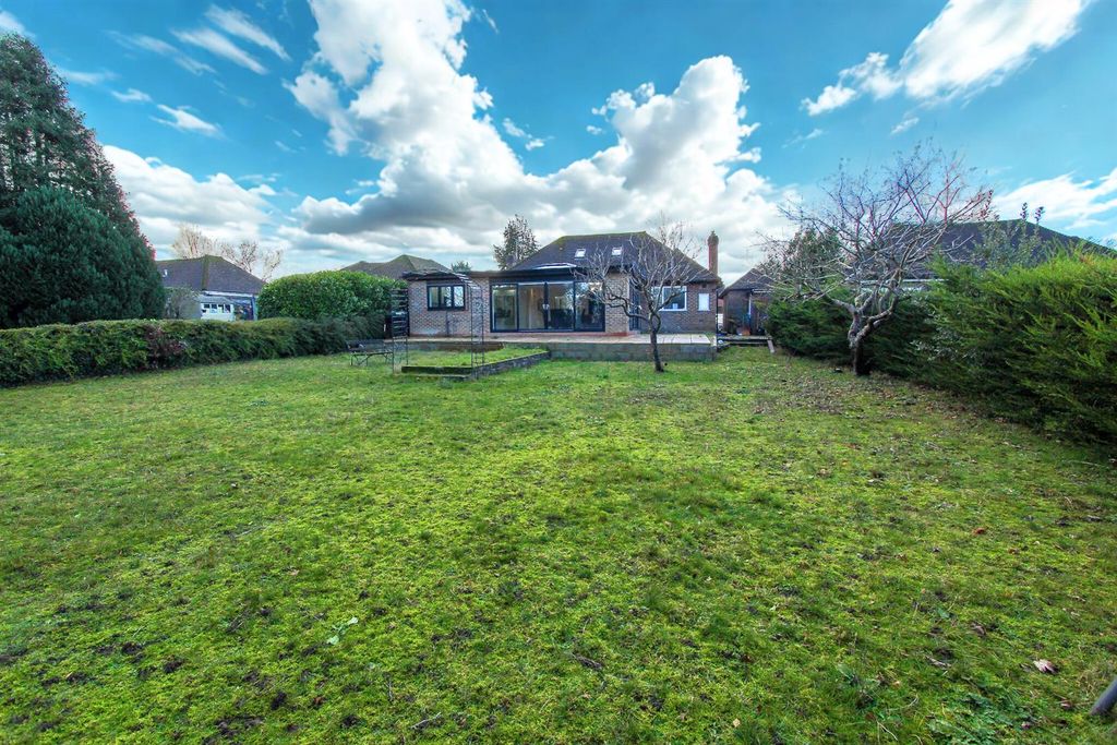 Property photo 3 of 25 94888768-00cd-47E5-8B53-0c1555Bab7E4.Jpg